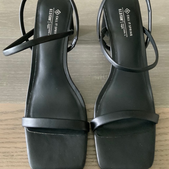 NWOT- Call It Spring, Black Sandal, Size US 10 - Picture 3 of 6